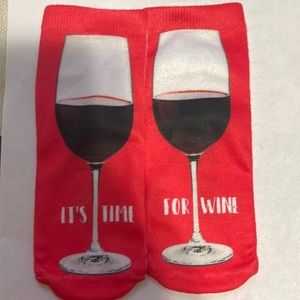 2 BNWOT It’s Time for Wine socks